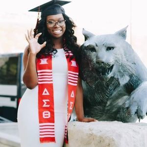 Meet your Posher, Ebony